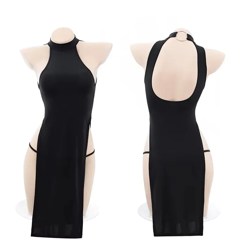 Vestido feminino preto com fenda lateral