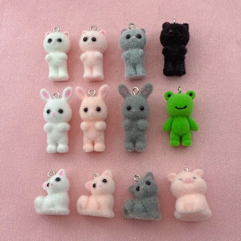 Conjunto de 10 pingentes de gato em resina