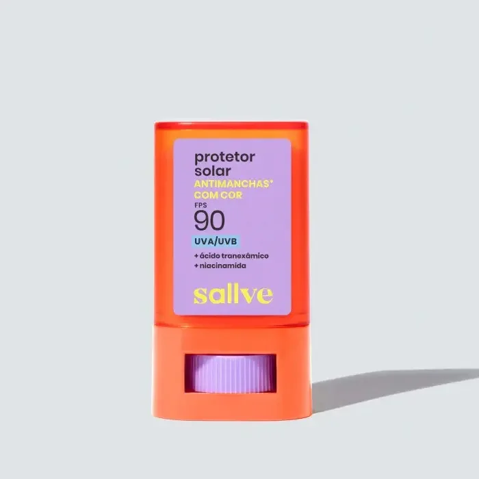 Protetor solar Sallve com cor em bastão