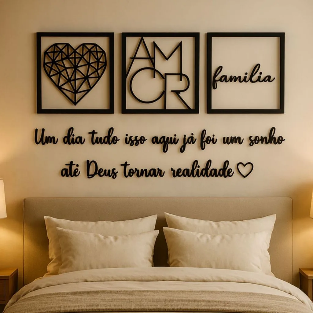 Kit com três quadros decorativos para parede