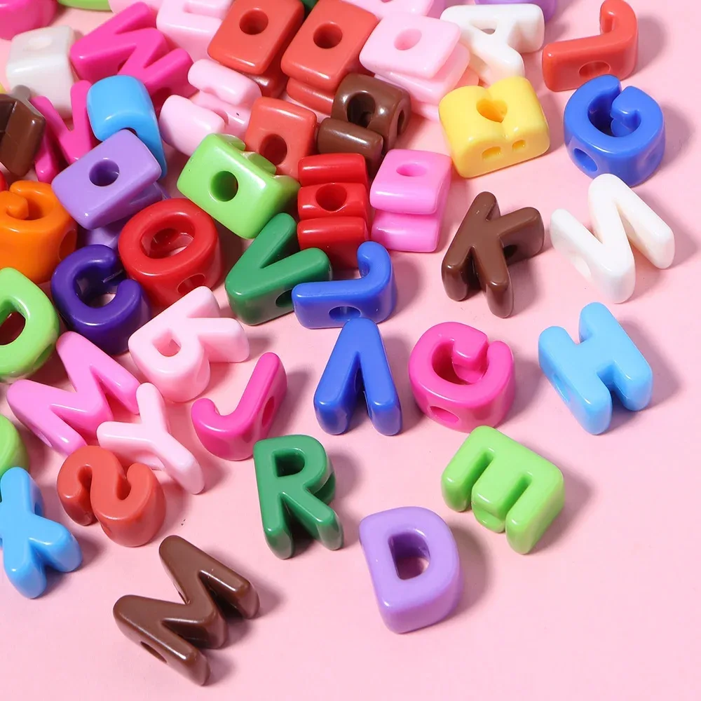 Contas de acrílico com letras e números