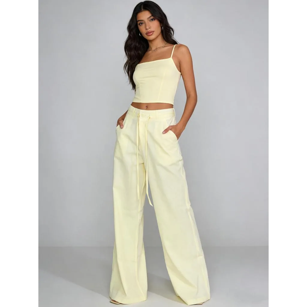 Calça feminina de cintura alta com corte largo
