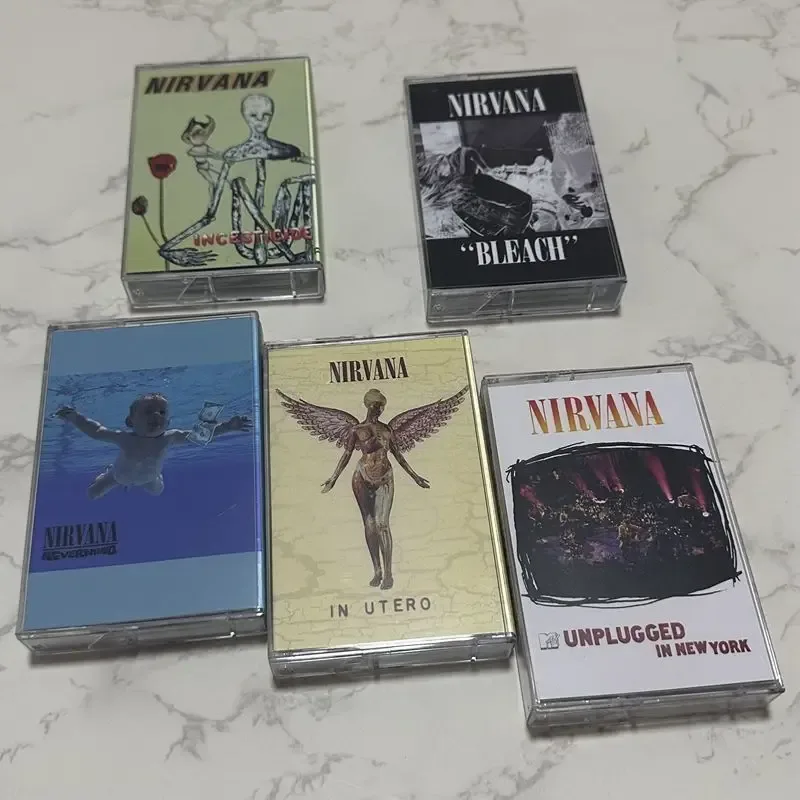 Fita cassete de rock com encarte de letras
