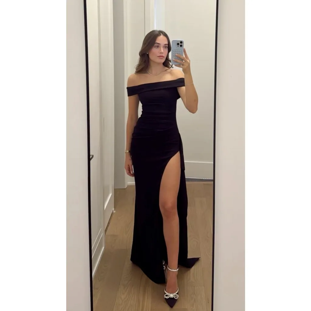 Vestido feminino de festa com fenda