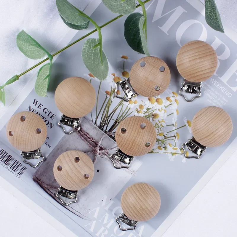 Kit com 20 clipes de chupeta de madeira