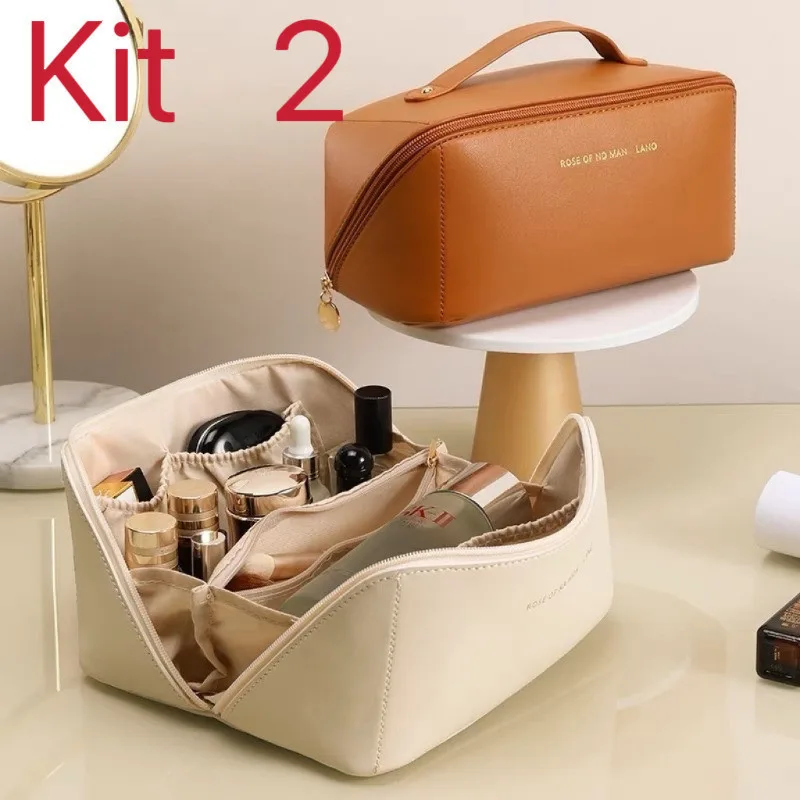 Kit com 2 bolsas cosméticas de couro