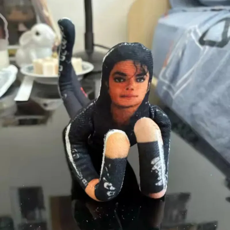 Boneco de pelúcia articulado inspirado em Michael Jackson
