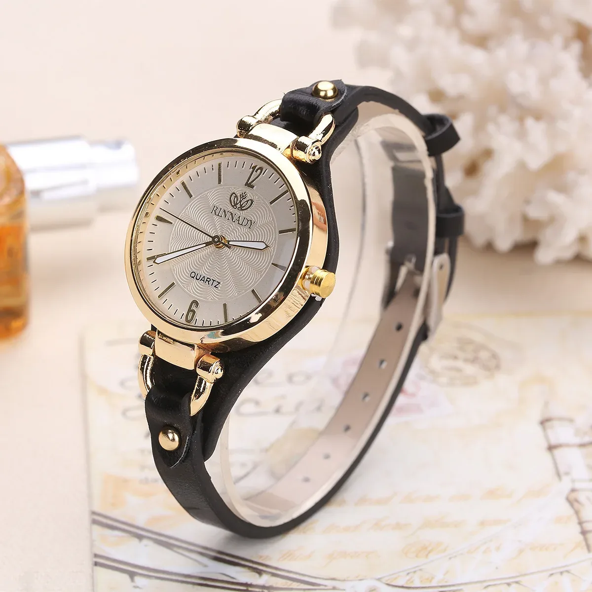 Relógio feminino vintage com pulseira de couro