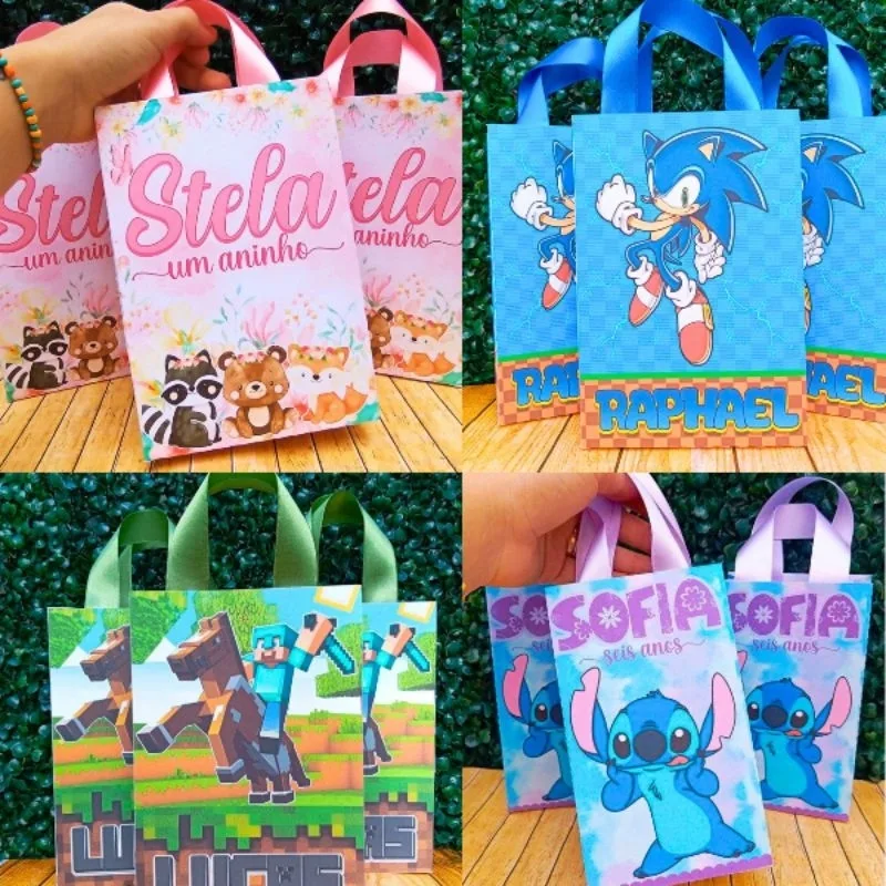 Kit com sacolinhas personalizadas para festa