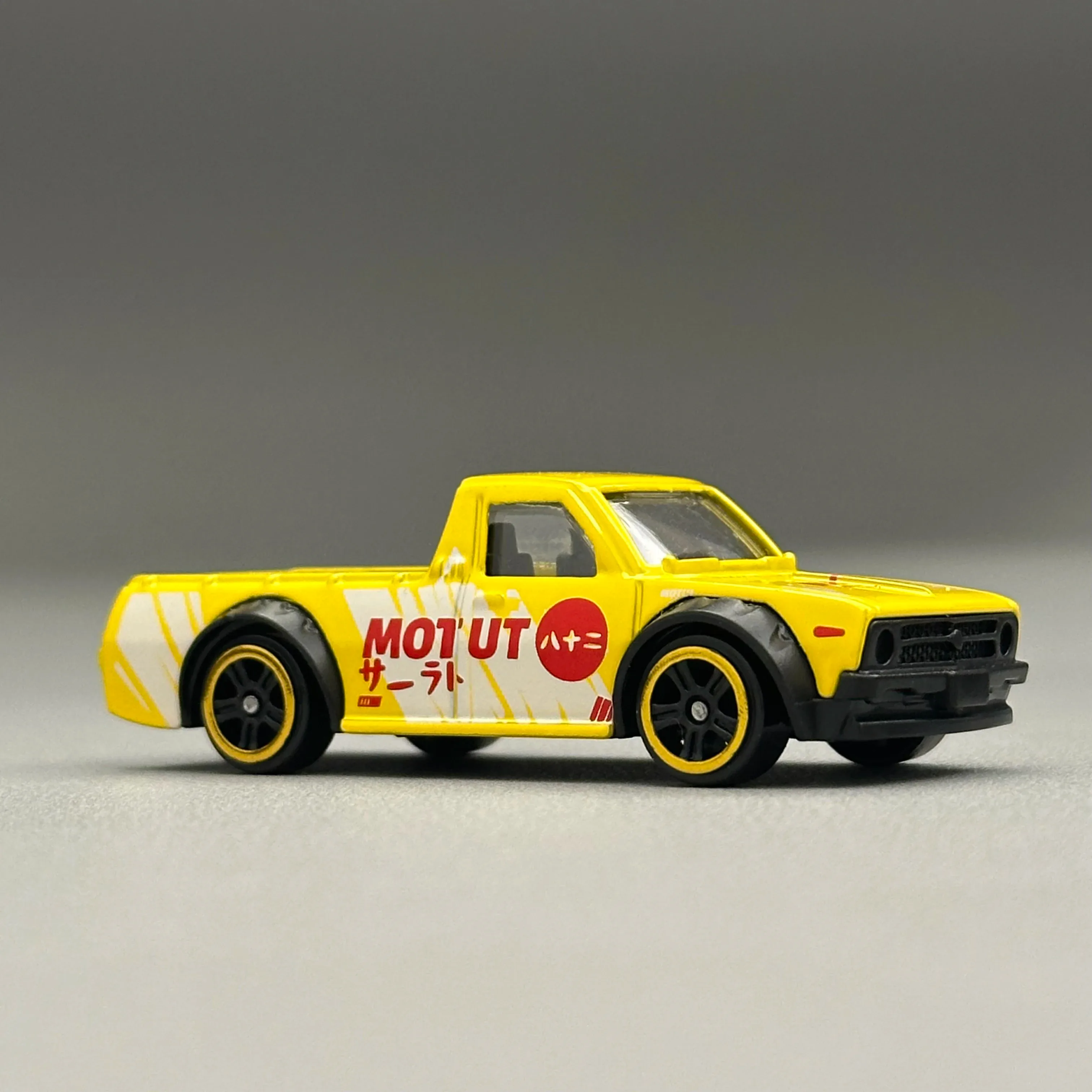 Mini caminhonete colecionável de metal em escala 1/64