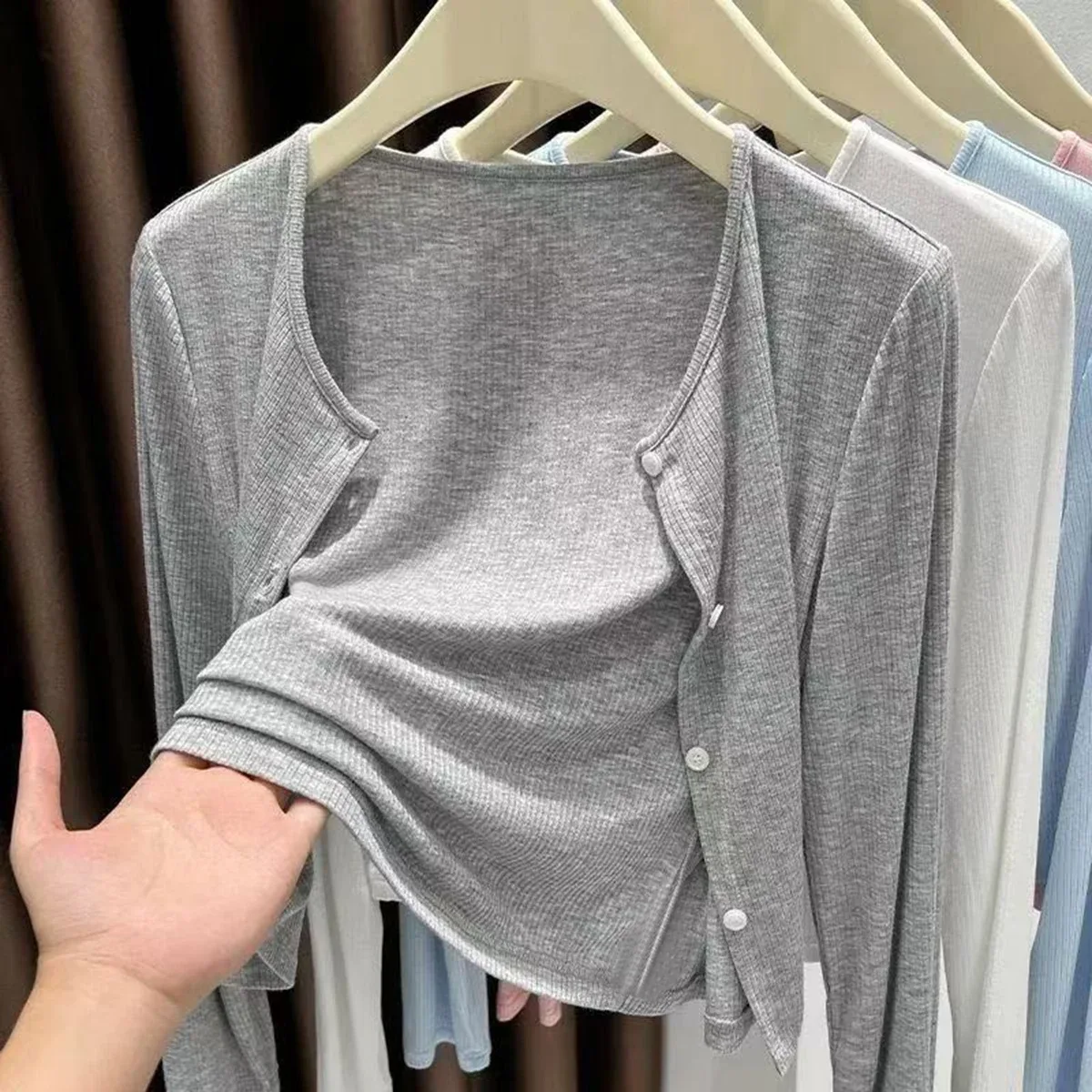 Cardigã feminino assimétrico com gola xale