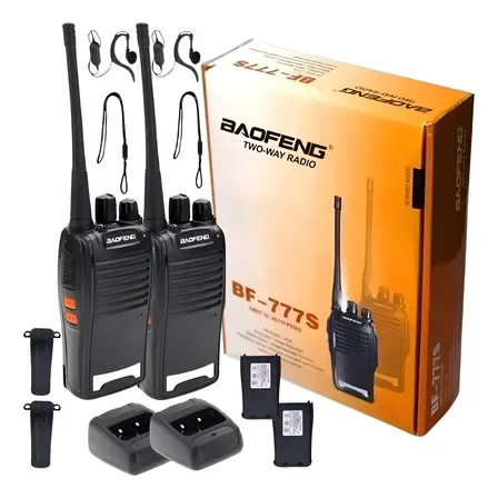 Kit com dois rádios comunicadores Baofeng 777S