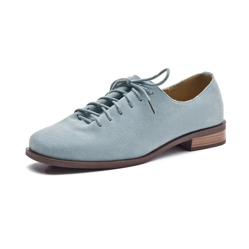 Mocassim feminino de camurça com renda