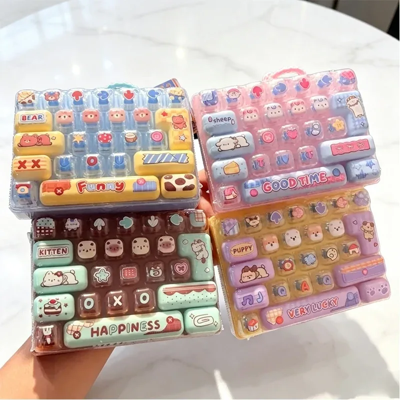 Chaveiro fidget com 26 teclas de teclado