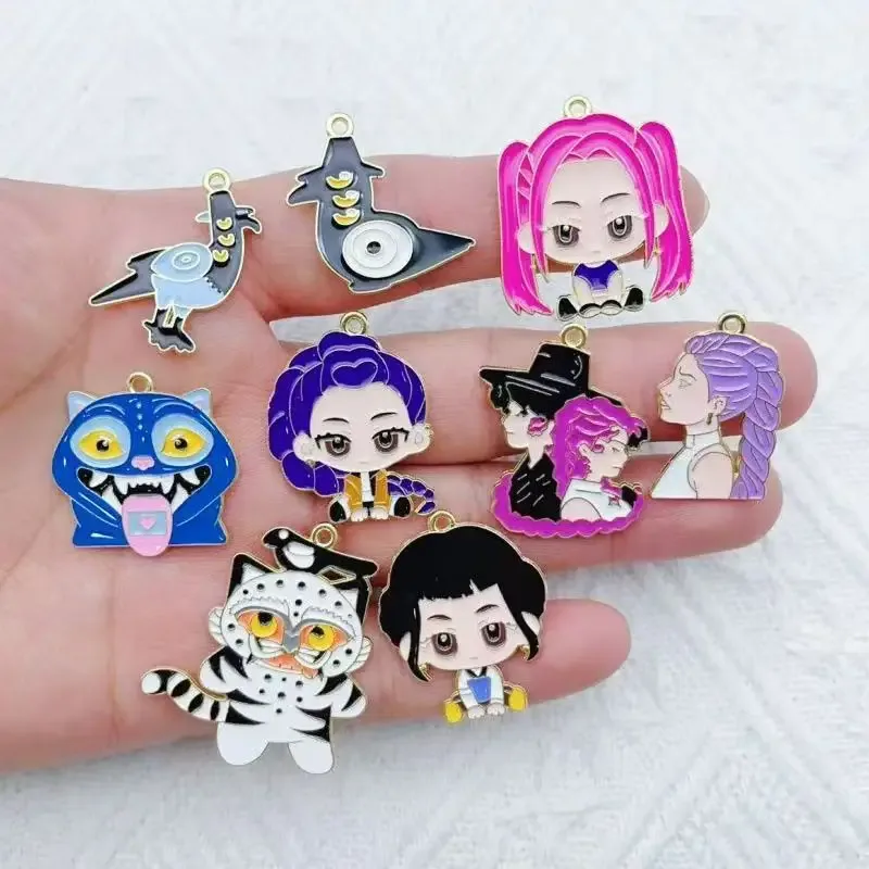 Kit com 10 pingentes de desenho animado